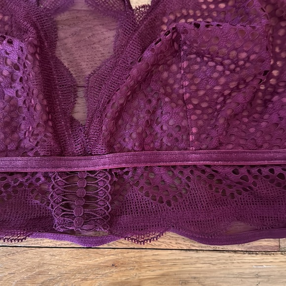 Victoria Secret Wireless Bra Lace Eggplant - Picture 2 of 3